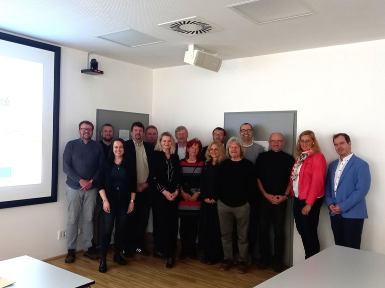 Kick off Veranstaltung Lebendiges Moor - Gruppenfoto mit den Beteiligten Kick off Veranstaltung Lebendiges Moor - Gruppenfoto mit den Beteiligten