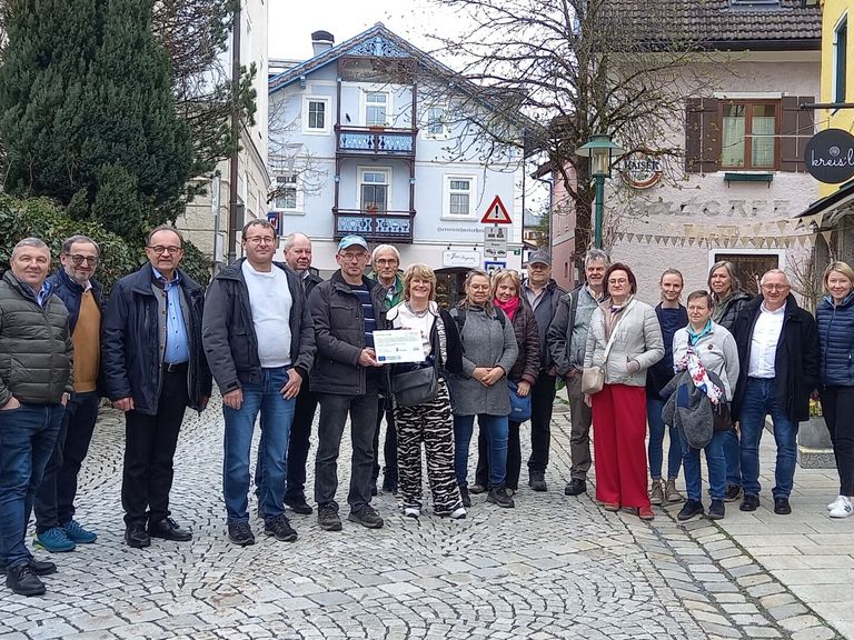 Gruppenfoto mit den Teilnehmenden der Exkursion in das Pinzgauer Saalachtal Gruppenfoto mit den Teilnehmenden der Exkursion in das Pinzgauer Saalachtal